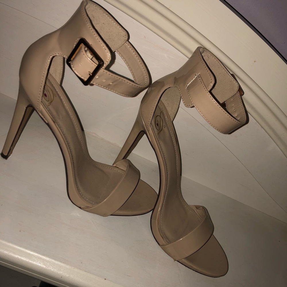Agave patent leather nude heels
